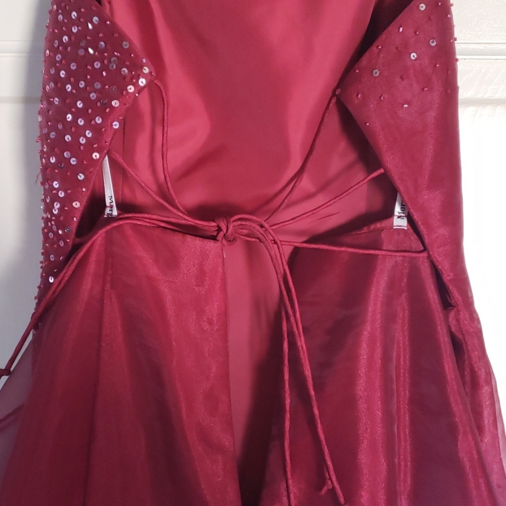 Gown - Picture 3 of 4
